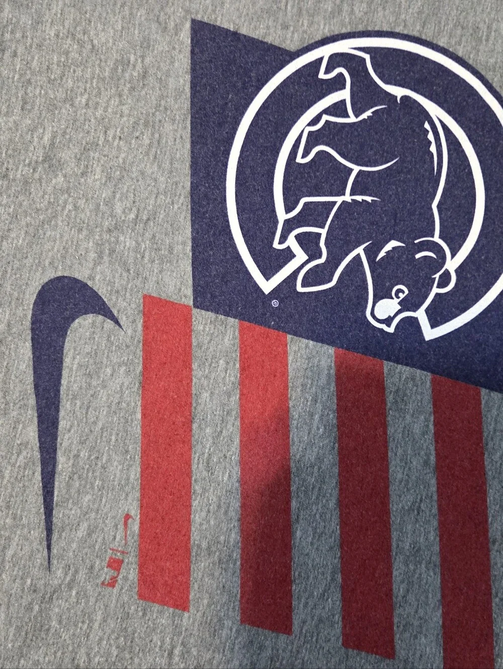 Nike Men’s Chicago Cubs American Flag T-shirt Size Small